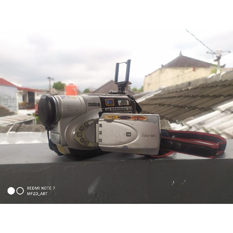 JVC Compact VHS Camcorder GR-SXM200AG Handycam