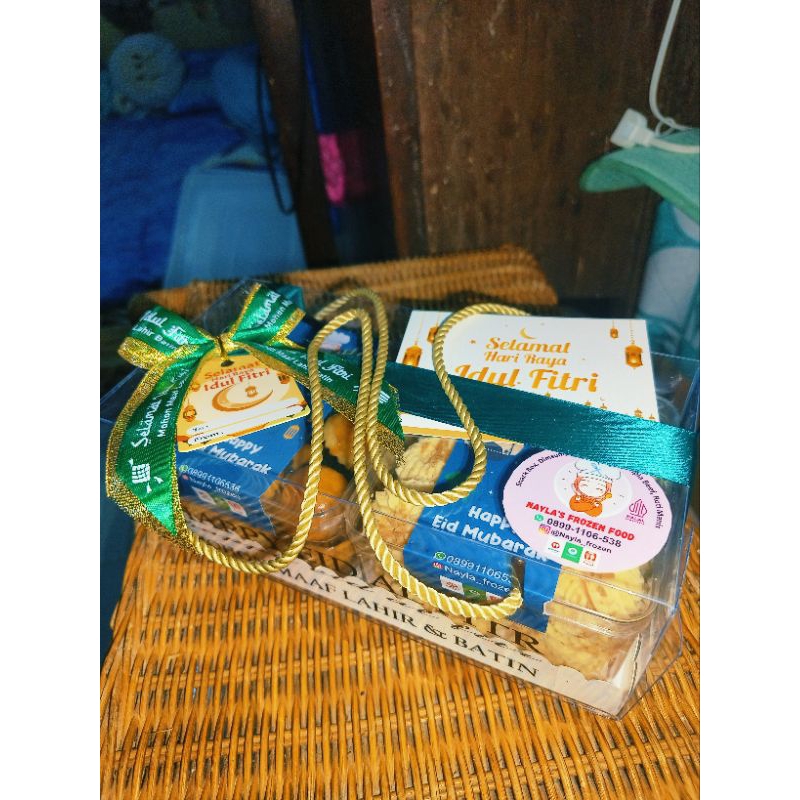 

Paket hampers isi 2 toples