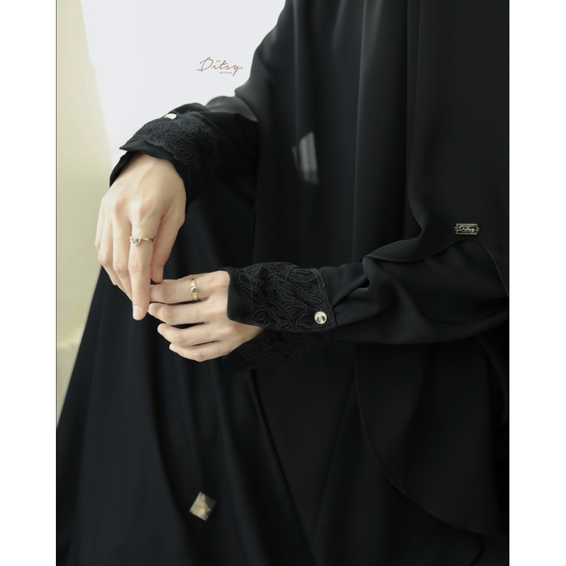 DITSY MOSLEM LORRY LACE FORMAL BLACK SZ S