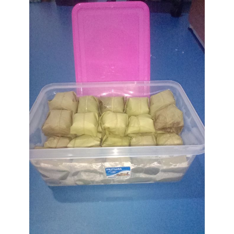 

RK12 TAPE KETAN isi 50 & 60 Pcs Cirebon/Kuningan ibu Hj. Tati Kemasan Tupperware + Dus & Buble Wrap