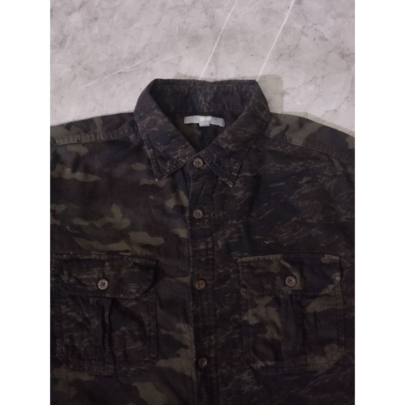 Flanel Uniqlo Camo