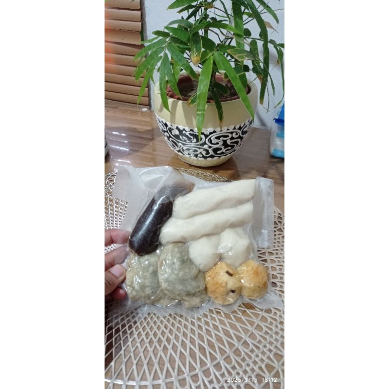

Pempek Palembang ikan tenggiri 1 pack isi 8