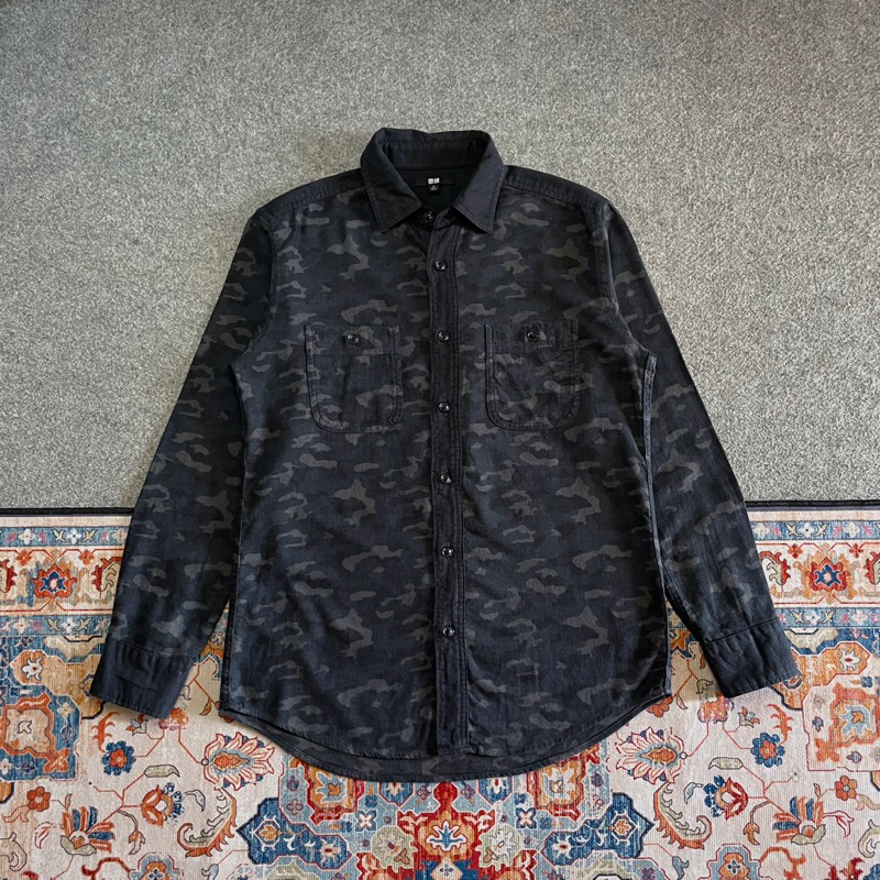 Kemeja Uniqlo Camo