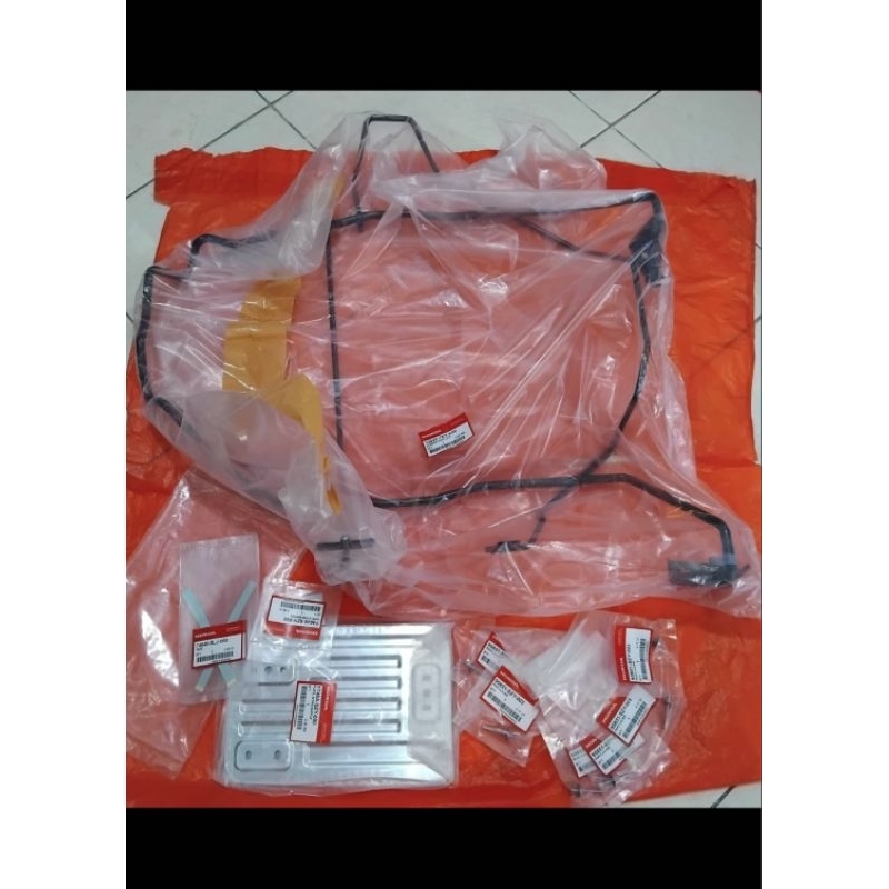 Gantungan/bracket ban serep honda mobilio 2015 original