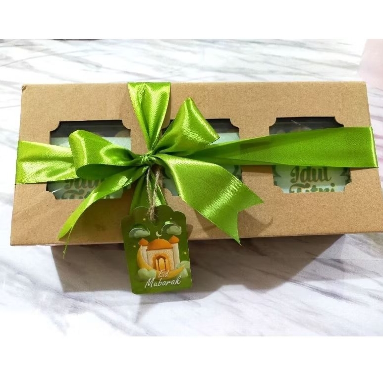 

Hamper Kuker Lebaran isi 3 toples kotak