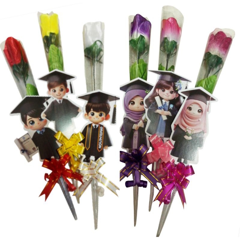 BUKET BUNGA MAWAR TANGKAI 1 PCS PLASTIK + TOPPER WISUDA