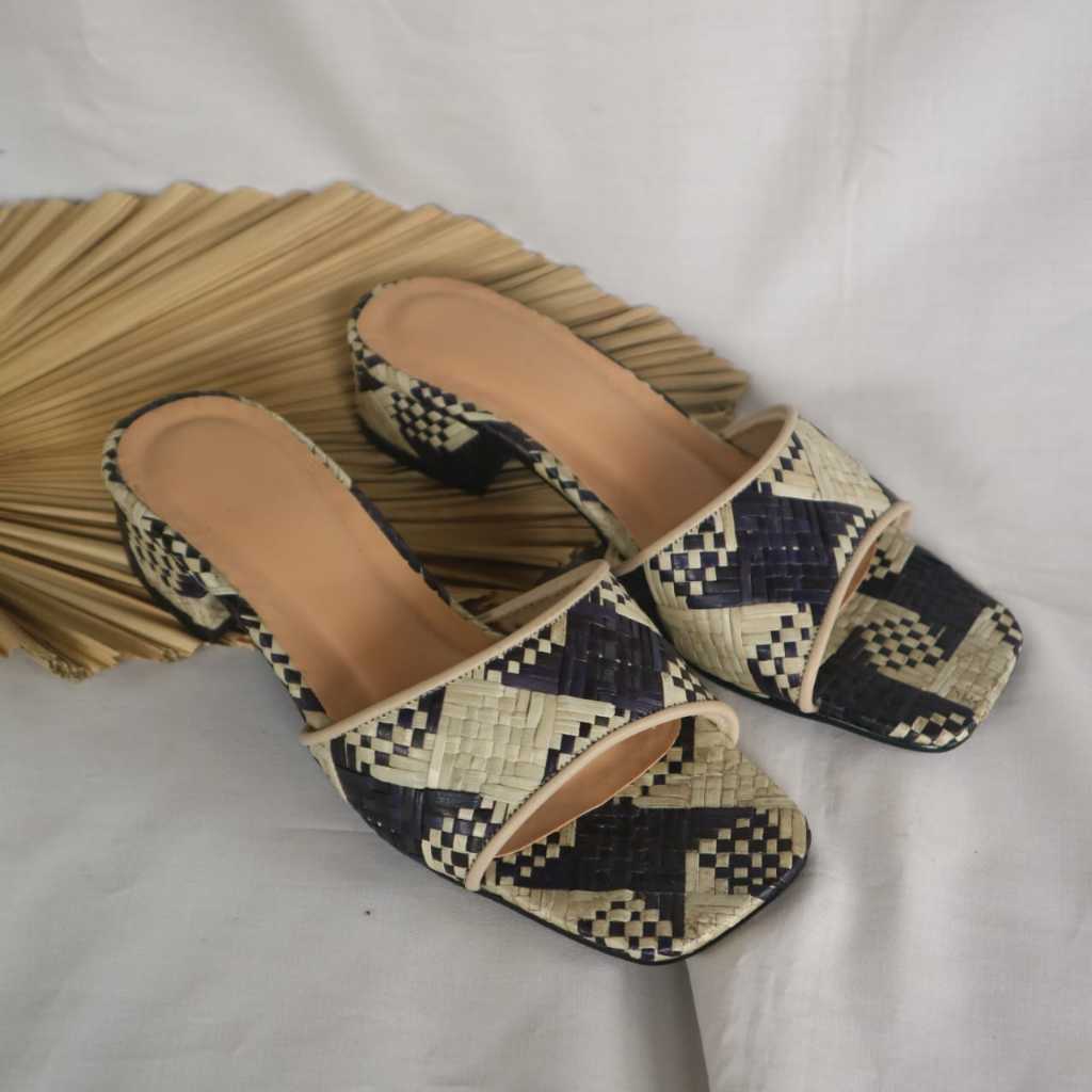 Sandal Wanita Motif Anyaman