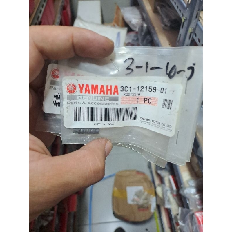 BAUT PENYETEL KLEP VIXION OLD 3C1-12159-01