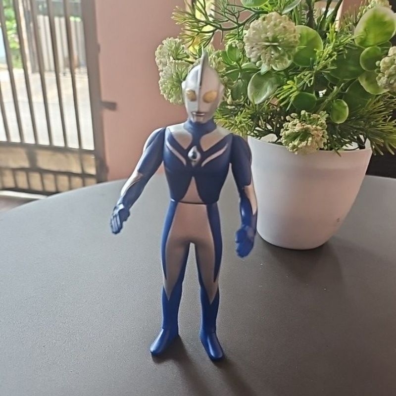 Figure Ultraman Cosmos