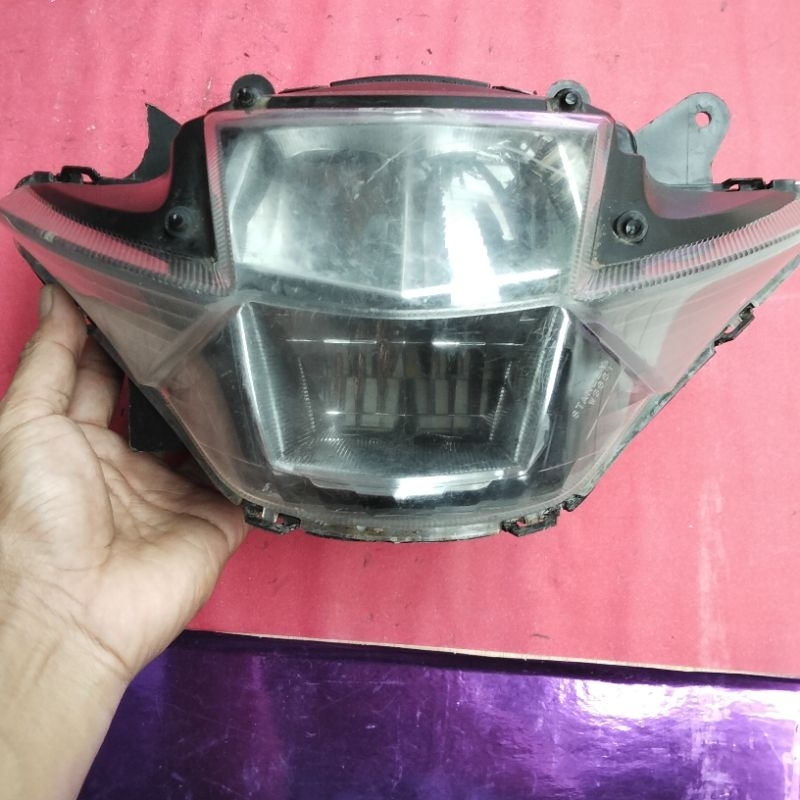 headlamp lampu depan Suzuki gsx 150 r. gsx 150 s. bekas . kaki patah 1. ori