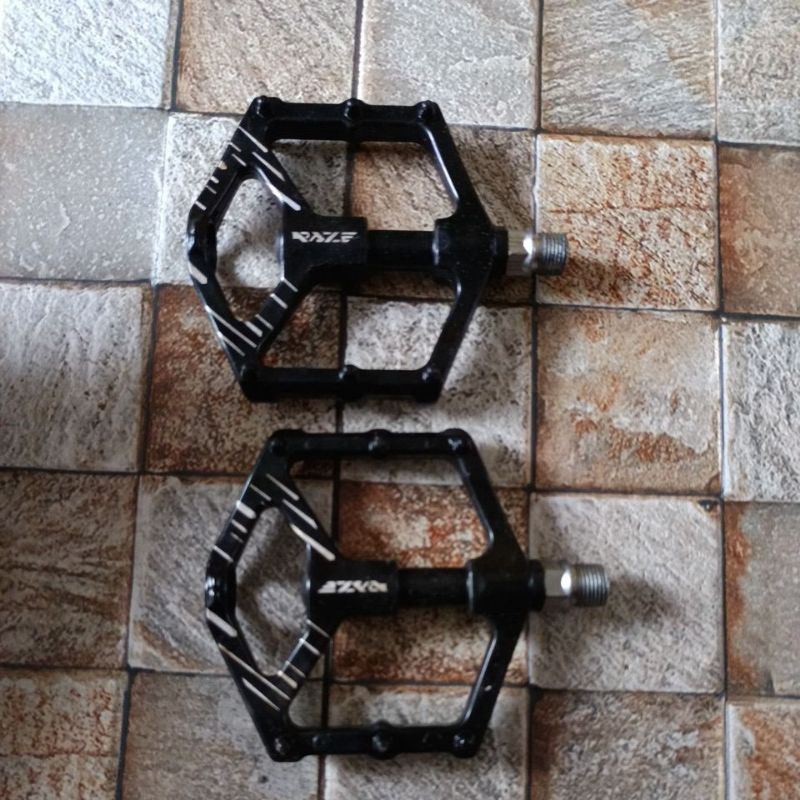 PEDAL SEPEDA RAZE 969