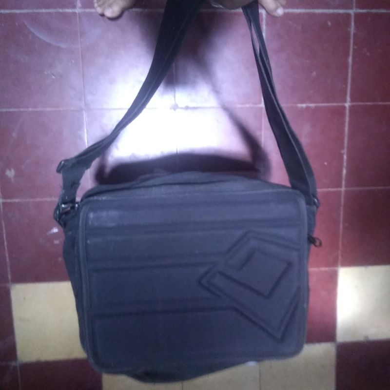 Tas Bodypack Selempang Size sedang Original