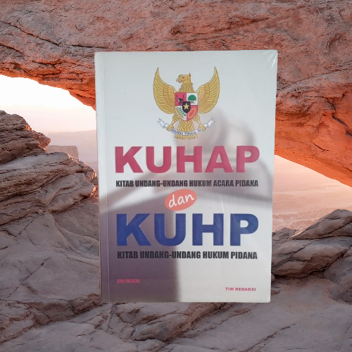 Buku KUHAP dan KUHP - Hukum Acara Pidana & Hukum Pidana - Efata Publishing Bukumusi Original