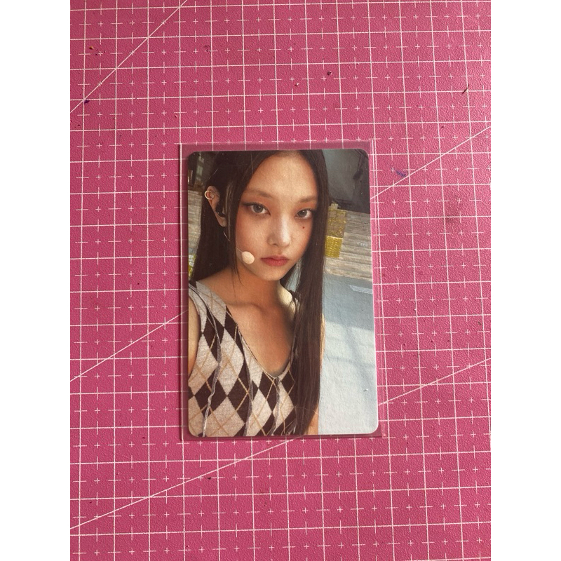 PC OFFICIAL HAERIN MIC NEWJEANS