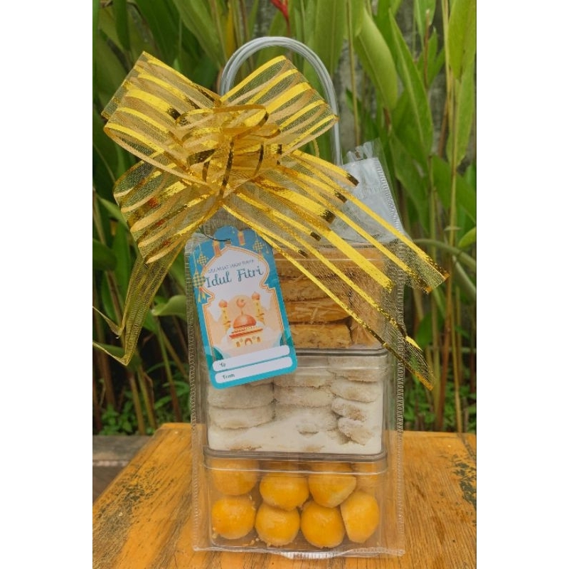 

HAMPERS KUE LEBARAN NASTAR WISMAN PUTRI SALJU KASTENGEL WISMAN PREMIUM