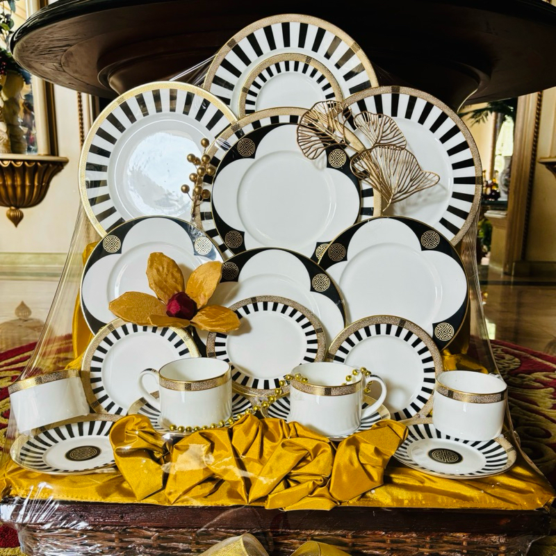 Hampers Parcel Dinner Set Royal Crown Derby England Satori Black Mewah Cantik