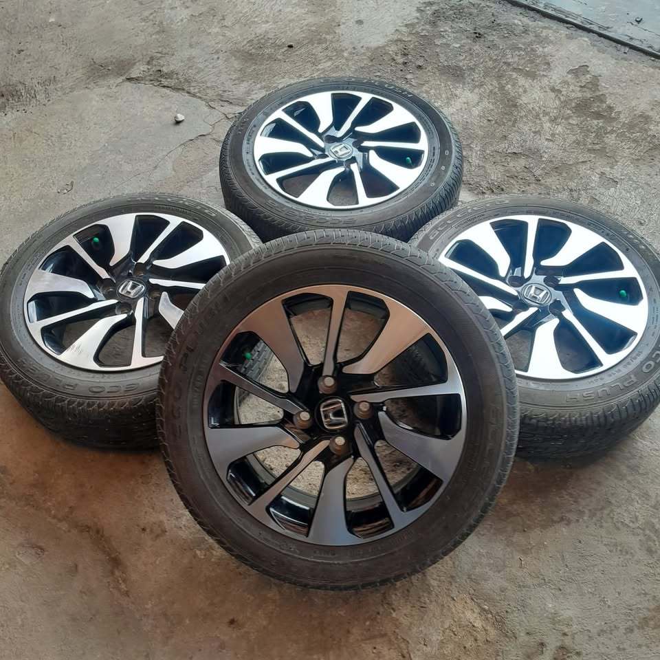 Velg mobil replika brio rs r15 pcd 4x100+ban cocok buat agya,ayla,brio,sigra dll