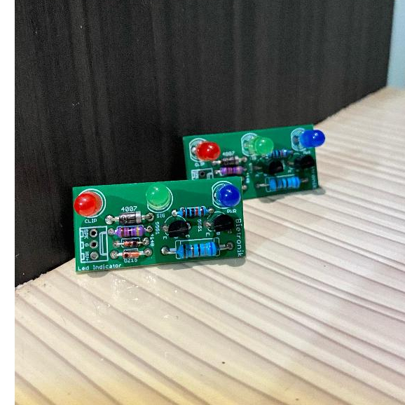 LED VU DISPLAY POWER AMPLIFIER