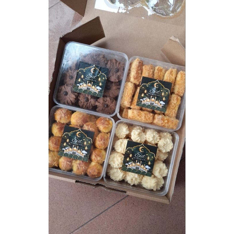 

Premium Hampers Box Kue Kering | Hampers Gift Box | Hampers Kue Lebaran | Hampers Idul Fitri | Hampers Kue Kastengel Keju | Hampers Kue Nastar Keju | Hampers Kue Sagu Keju | Hampers Kue Semprit Choco [BACA DESKRIPSI]