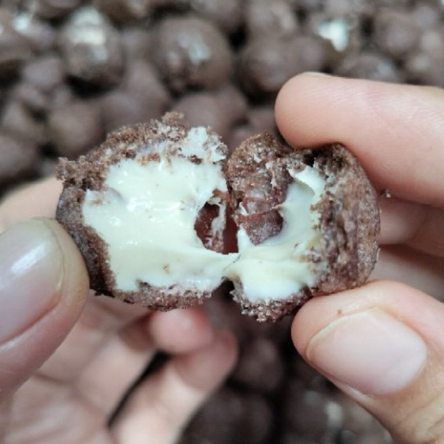 

Soes kering isi Vanilla / Cokelat