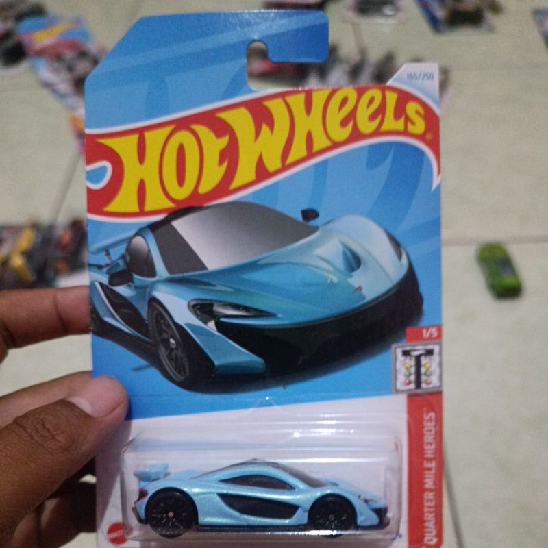 Hot wheels mclaren p1 biru