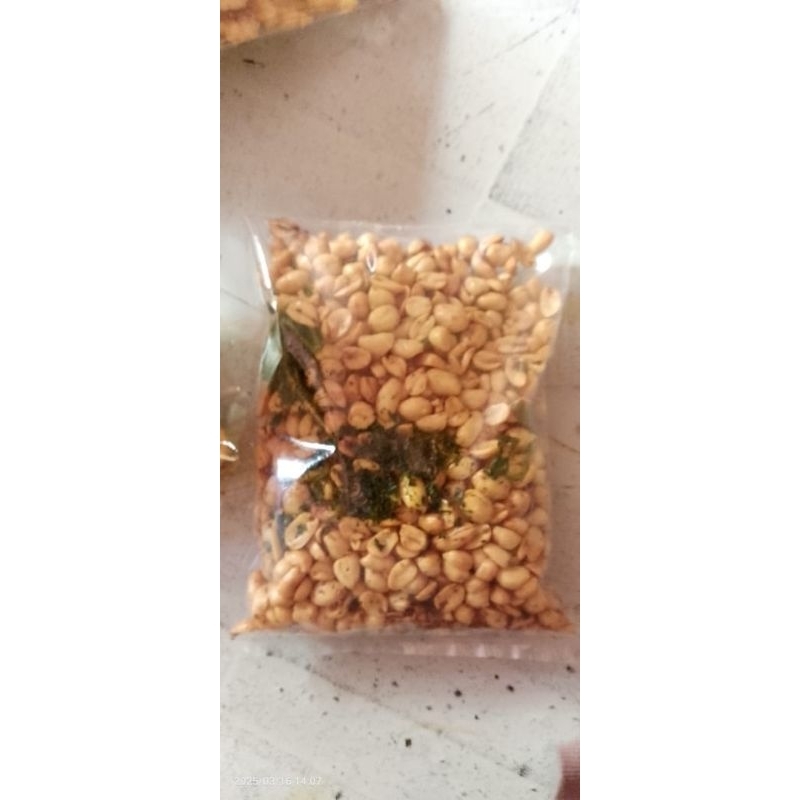 

kacang tojin/ kacang goreng