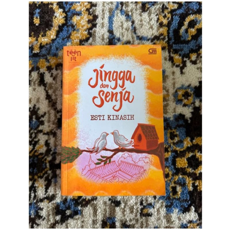 Novel Teenlit: Jingga dan Senja - Esti Kinasih