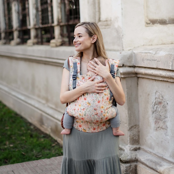 Boba X Blossom Gendongan Bayi M Shape Kado Bayi dan Ibu Melahirkan