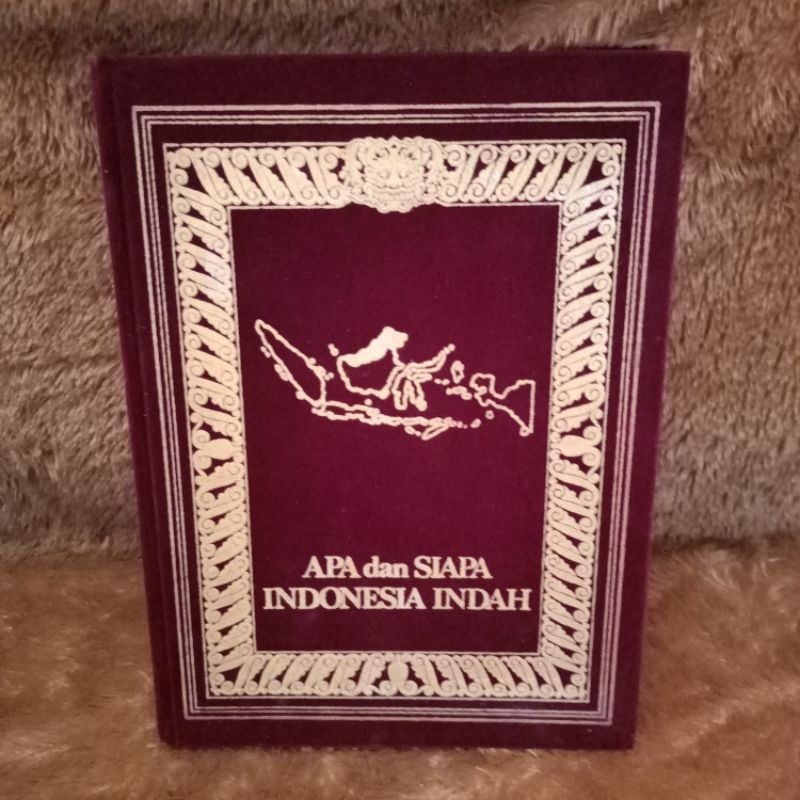 buku apa dan siapa Indonesia indah