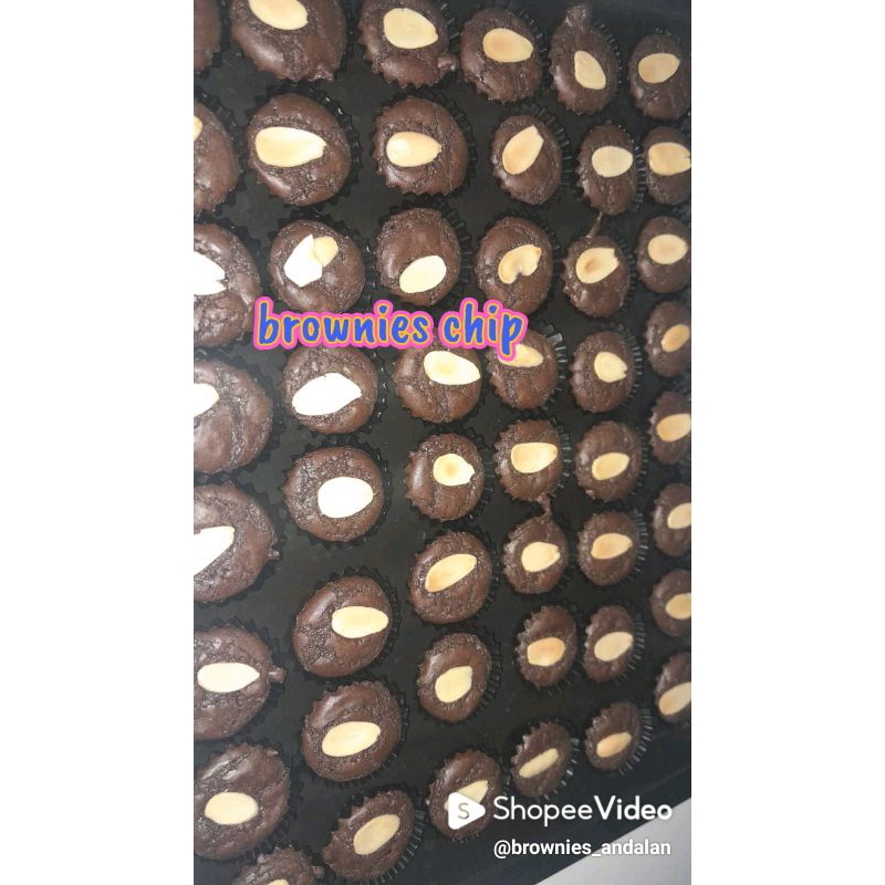 

{Brownies Chip} Brownies kering panggang ukuran mini imut cocok buat hidangan meja tamu