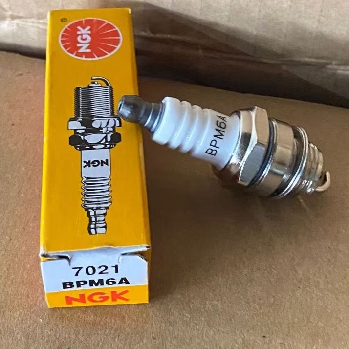 BUSI/SPARK PLUG BPM6A NGK NEW ORIGINAL