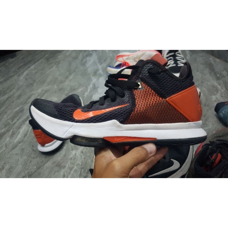 sepatu basket/volly second 44