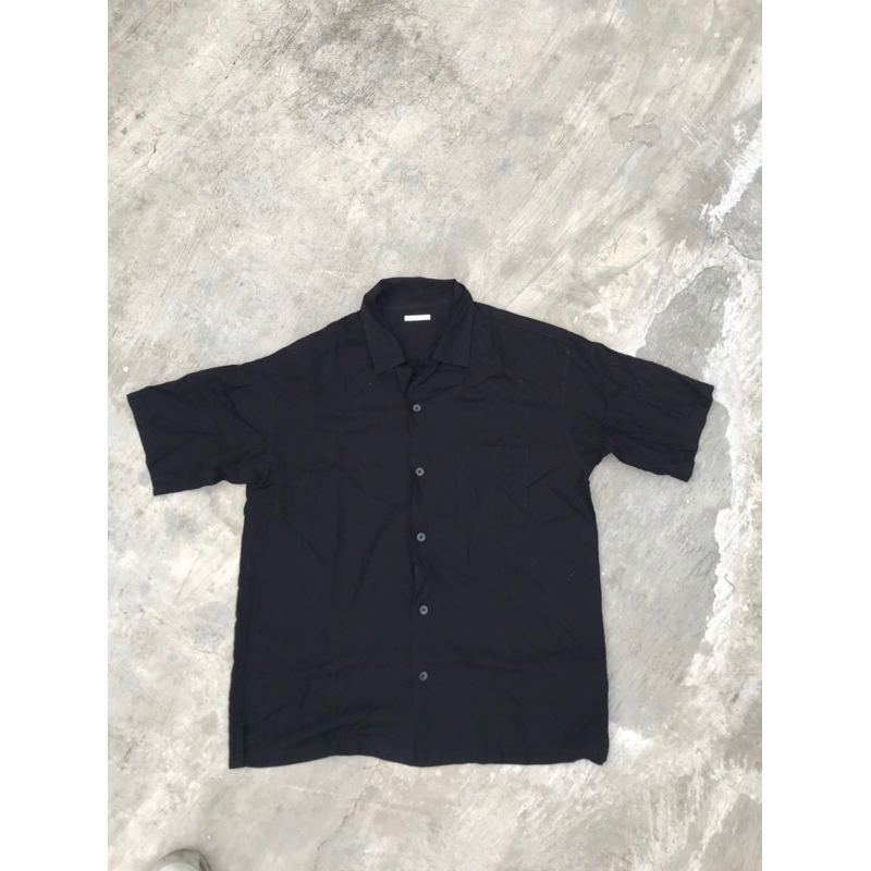 kemeja hitam by GU