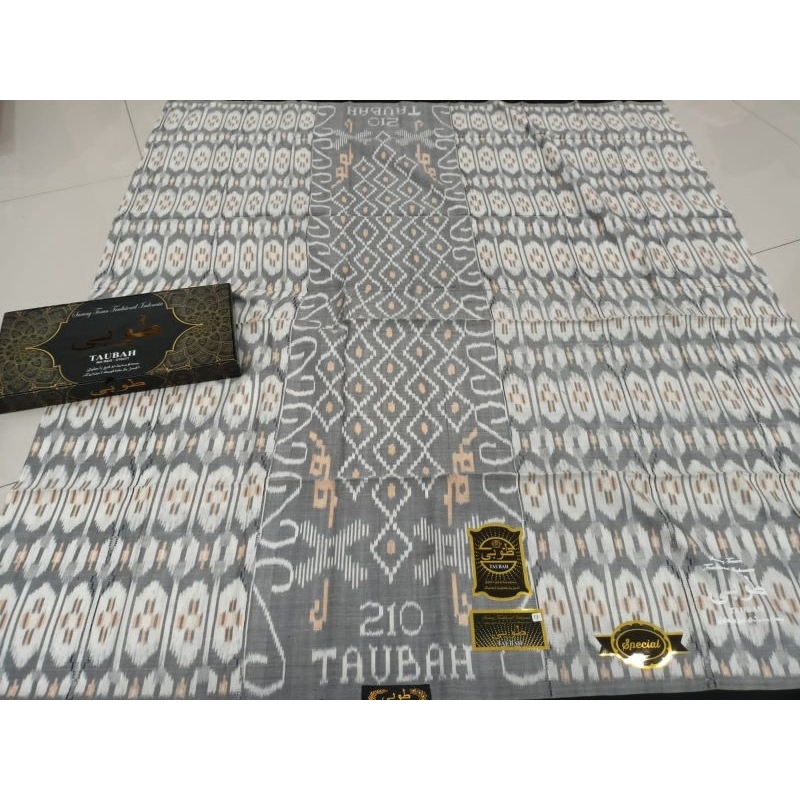 Sarung TAUBAH S 90 Full Sutra Motif KWG Kawung