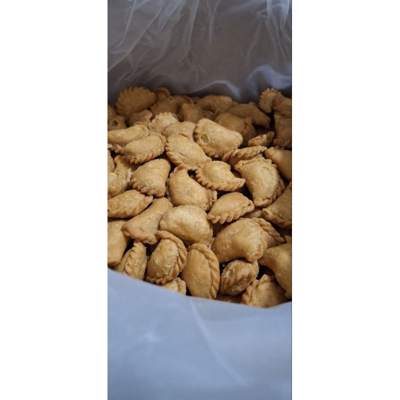 

pastel mini isi abon,sumpia,soes keju kering merek srikaya