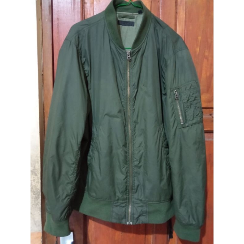 J4ket Bomber Hijau Army Uniqlo