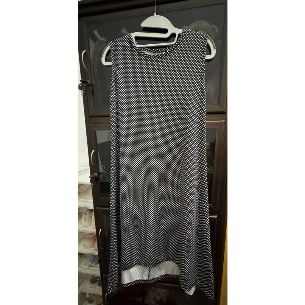 PRELOVED MIDI DRESS BLACK WHITE / Gaun Polkadot Hitam Putih TANPA LENGAN