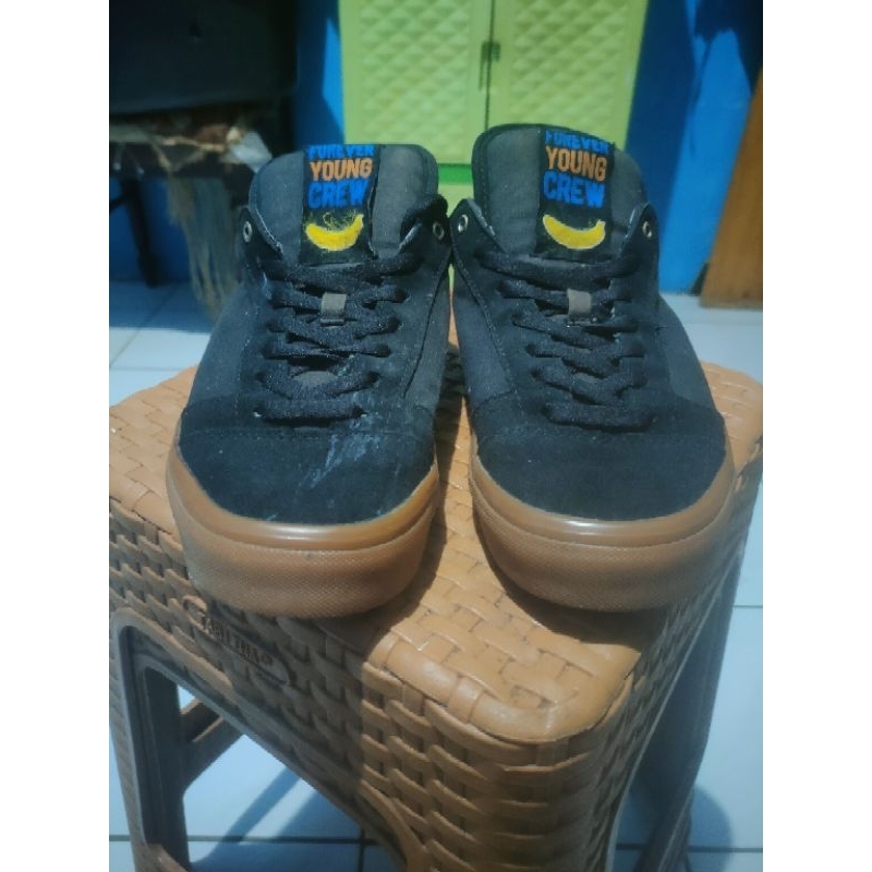 Sepatu Forever Young Crew