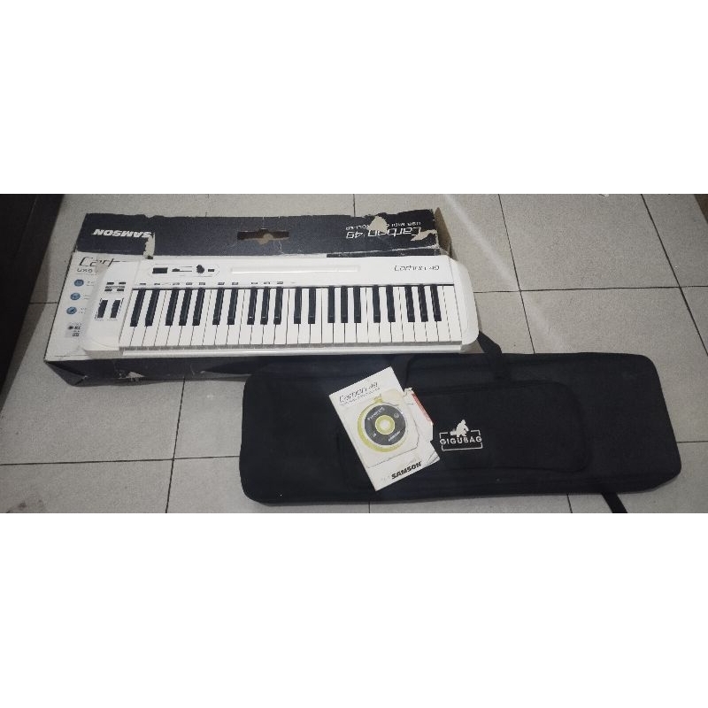 MIDI controller Samson carbon 49