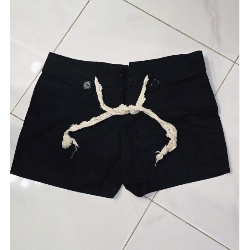 Celana Pendek Wanita Hitam Body n Soul , fit to S - M