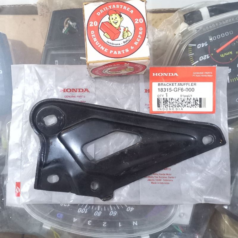 BRACKET MUFFLER DUDUKAN GANTUNGAN KNALPOT HONDA WIN 100 ORIGINAL ORI AHM 18315-GF6-000