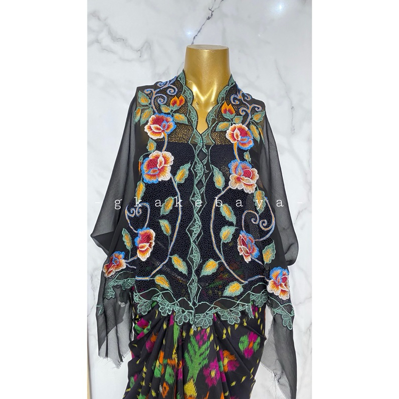 KEBAYA BORDIR BUNGA HITAM /KAIN KEBAYA/KEBAYA BALI