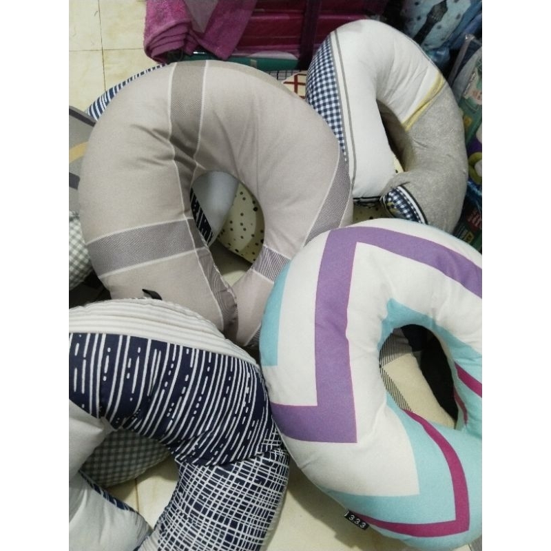 Bantal leher/penyangga leher