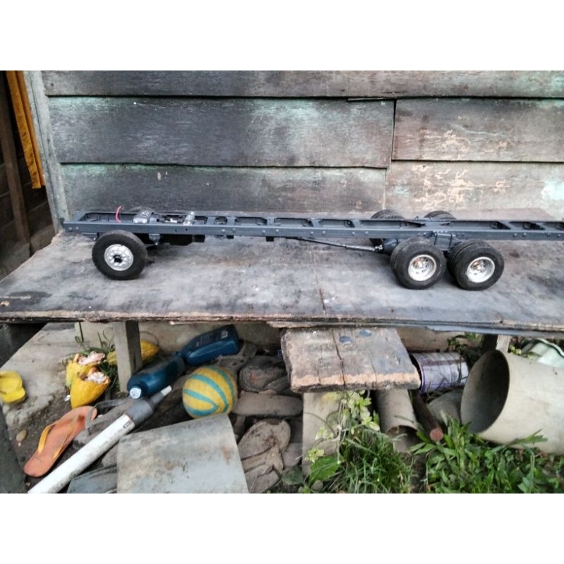 sasis miniatur truk Hino tronton