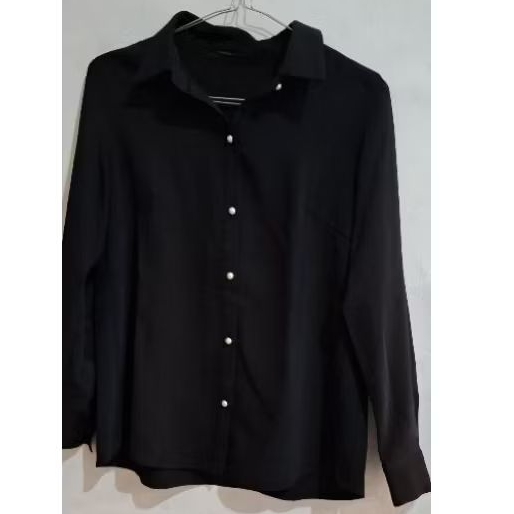 Baju kemeja hitam lengan panjang