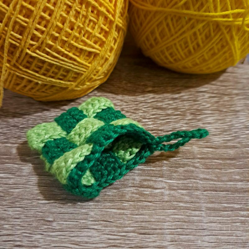 

amplop lebaran rajut ketupat(hobby)