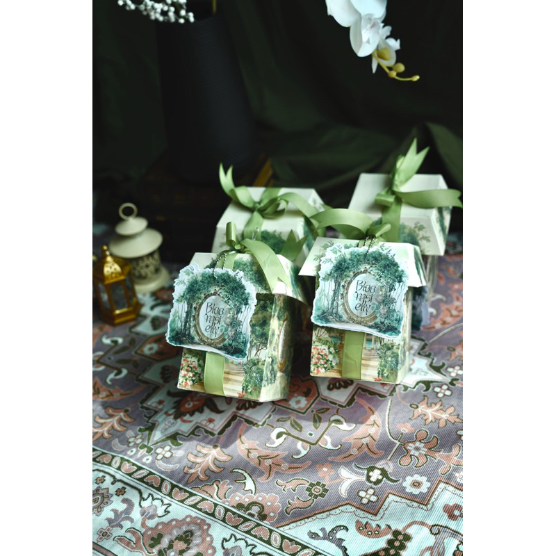 

Bloomsielly ROYALE BOX ONLY