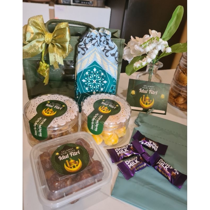 

BISA INSTANT!! EID EMERALD BLISS HAMPERS