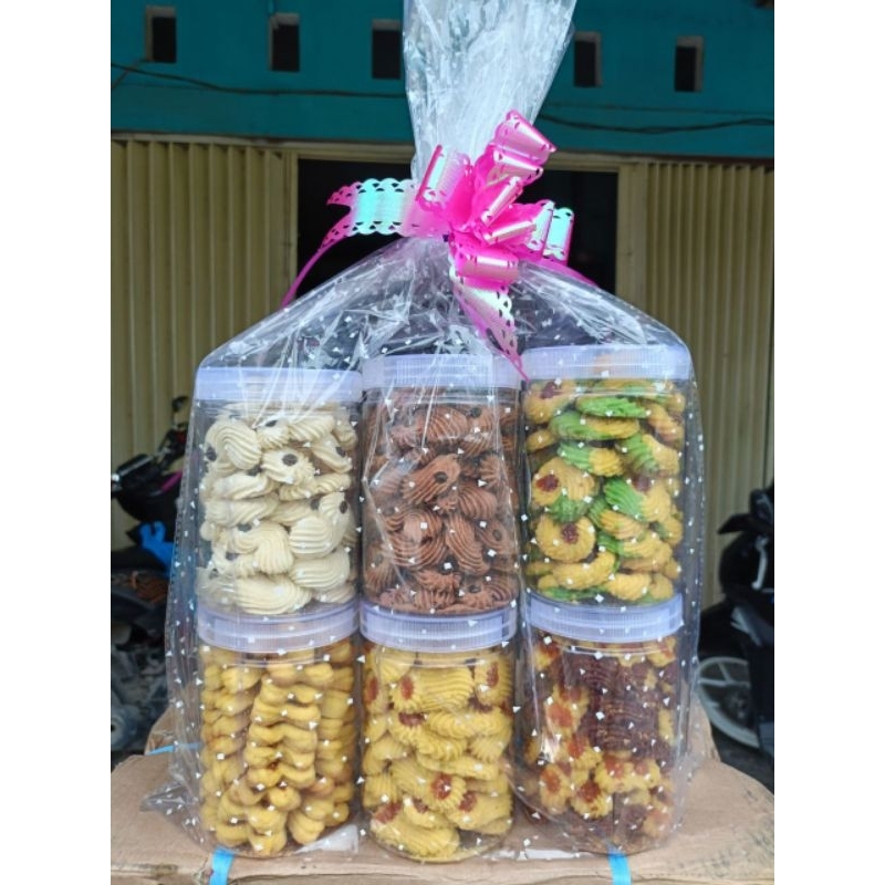 

HAMPERS KUE LEBARAN 6 TOPLES 800 DAN 600 ML