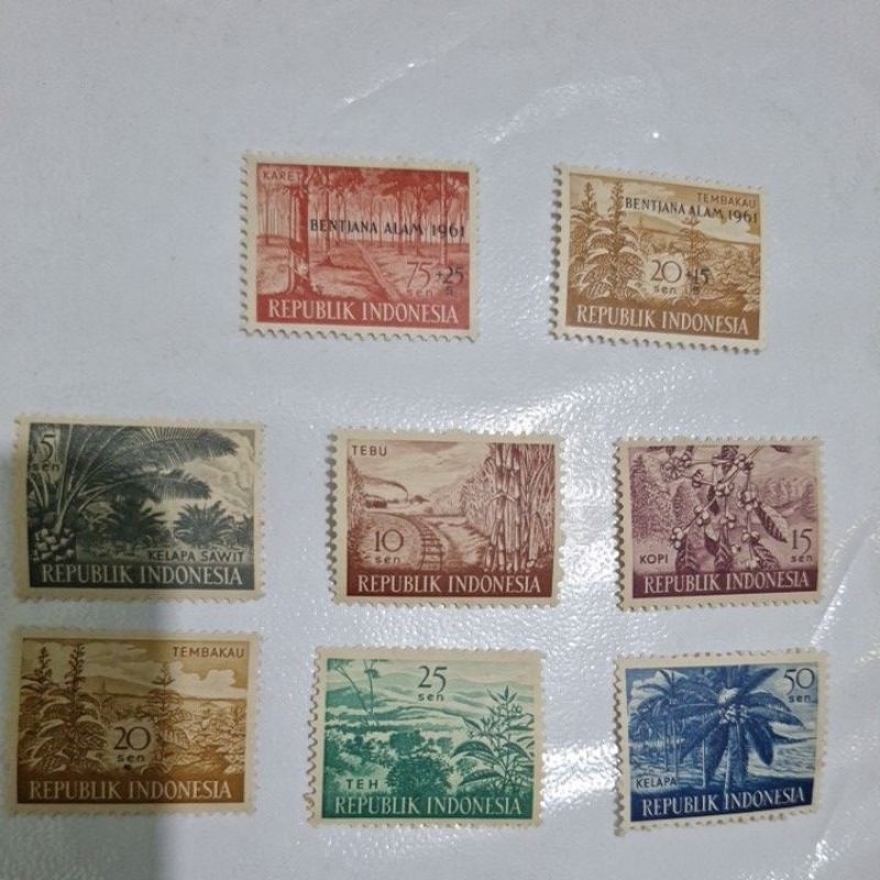 

perangko kuno kecil seri hasil perkebunan satu set 8 pc